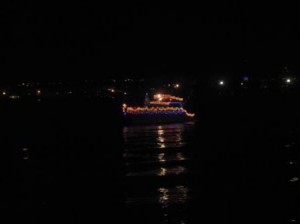 ライトで飾られたボート